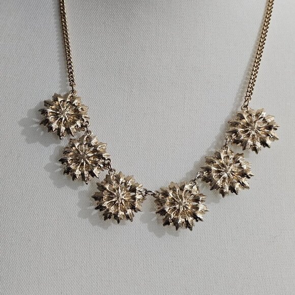 💎Vintage Aquamarine Rhinestones Inlaid Flower Gold Tone Necklace - Picture 6 of 9